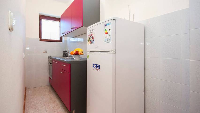 Ferienwohnung für 4 Personen, mit Balkon und Garten in Primosten