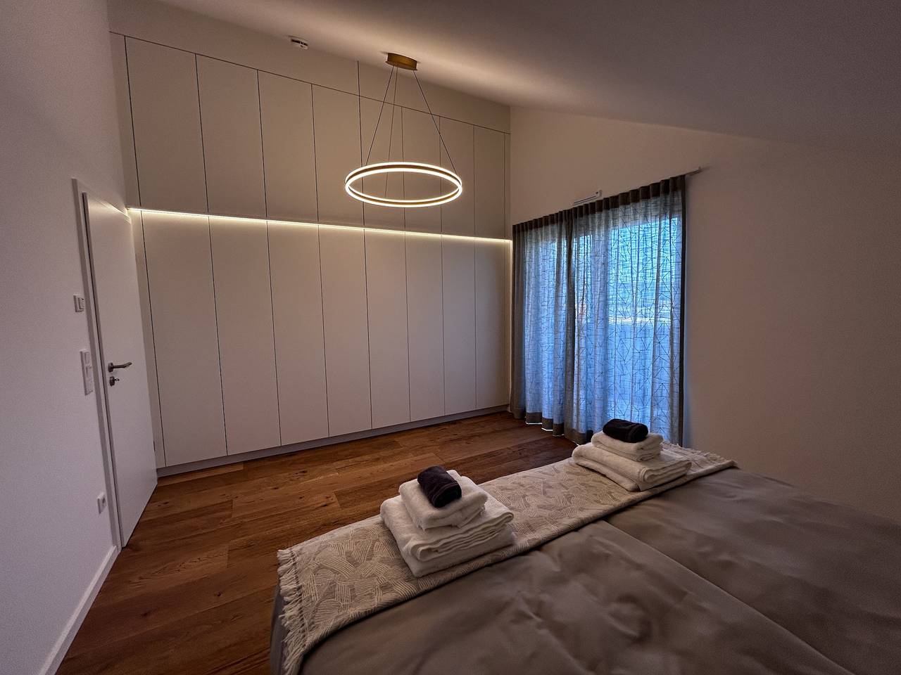 Ganze Ferienwohnung, Moderne Ferienwohnung Übersee - Ferienwohnung 60 qm mit Balkon in Übersee, Chiemsee