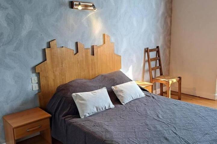 Location de vacances pour 10 personnes, avec jardin à Lavergne - 4