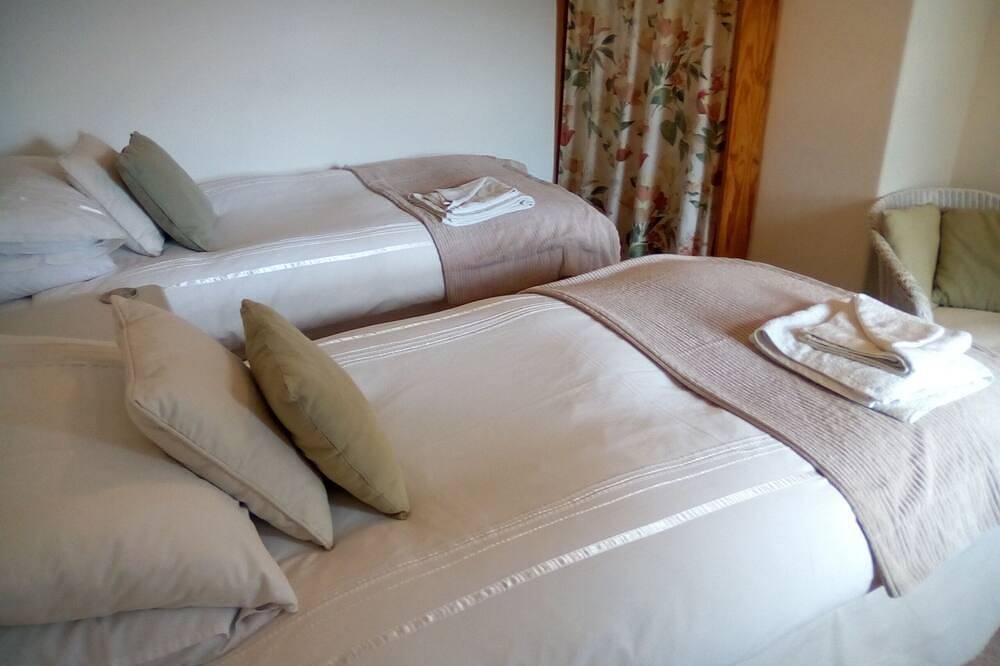 Purbeck cottage near Swanage &  Studland -  views of Corfe and I of Wight in Dorset