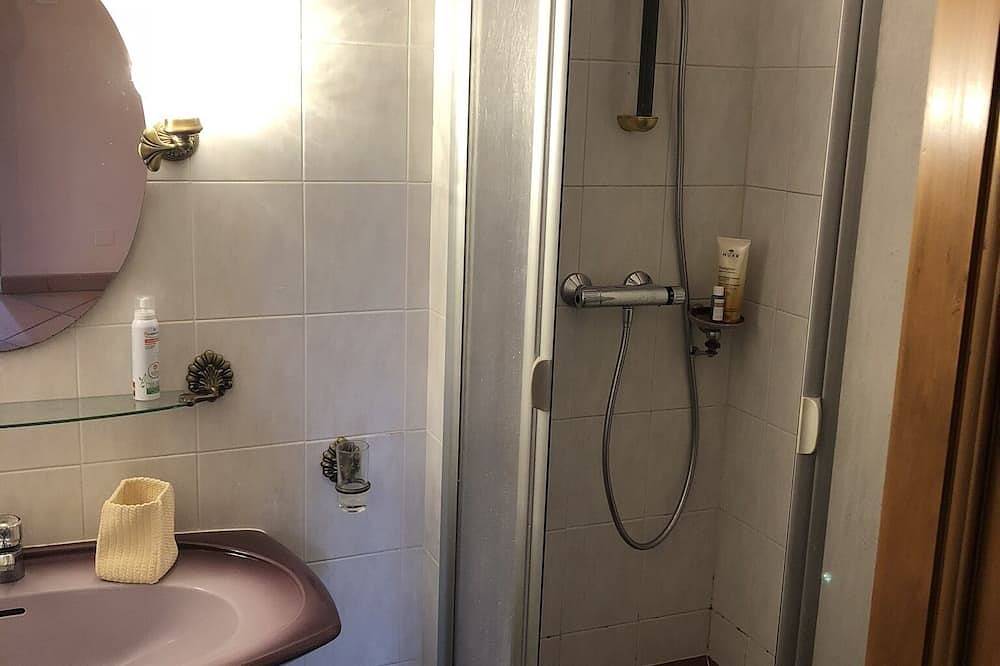 A 50 metros del mar, casa en el corazón del pueblo, tiendas, playas y puerto. in Macinaggio, Tomino