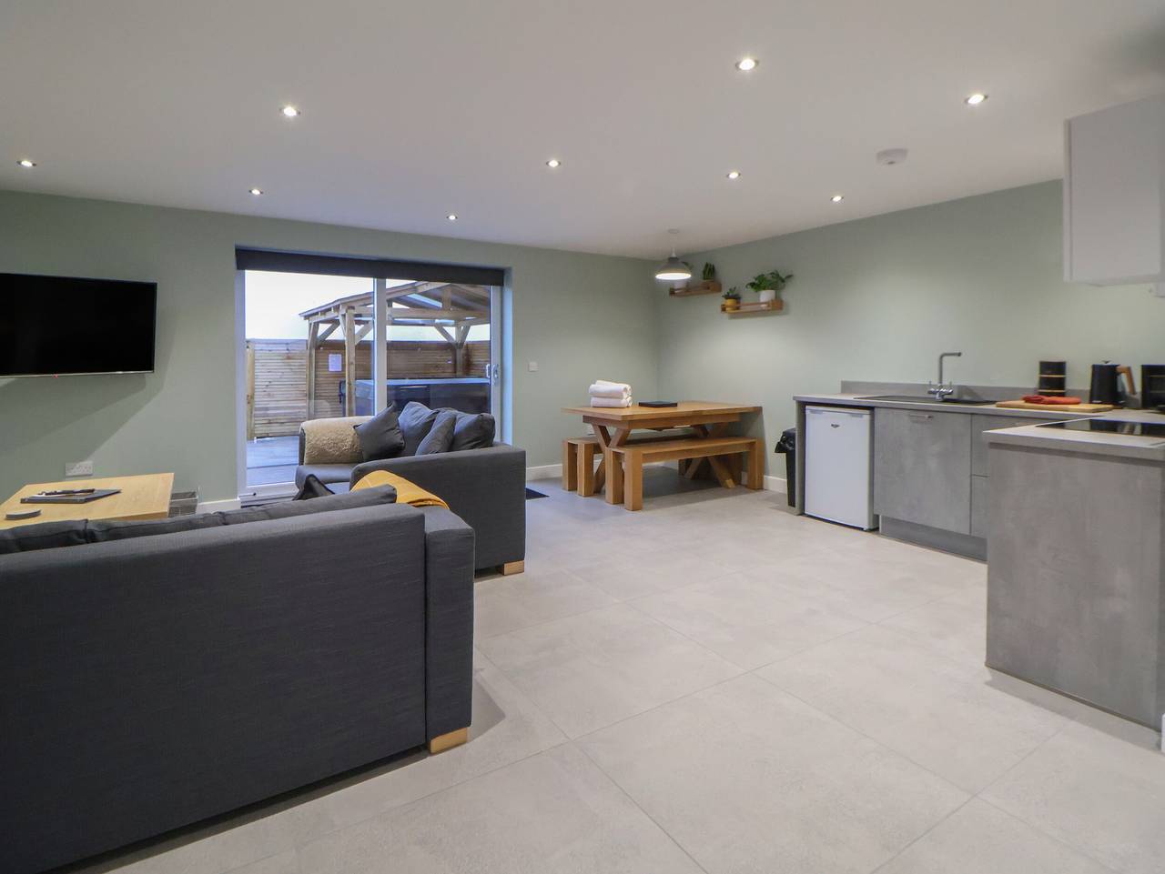 Oak Barn in Saughall, Cheshire West and Chester