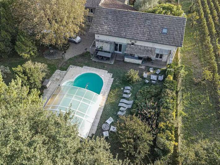 Location de vacances pour 15 personnes, avec vue ainsi que piscine et jardin, animaux acceptés à Saint-Magne-de-Castillon