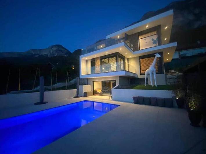 Villa pour 8 personnes, avec Balcon et Terrasse ainsi que Jardin et Piscine à Veyrier-du-Lac