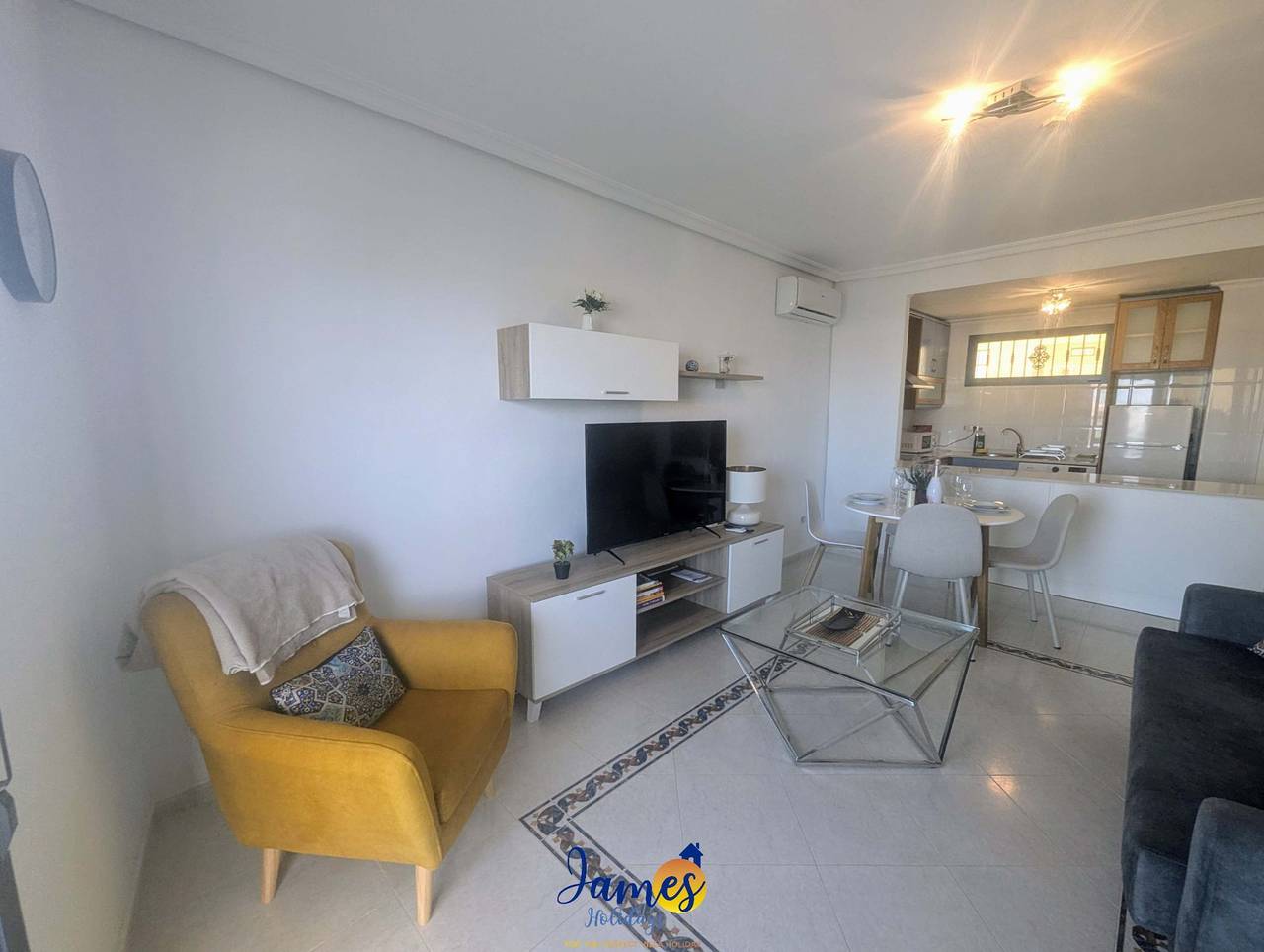 Entire apartment, Beachside Apart with Stunning Sea Views in Mar Azul Torrevieja, Torrevieja