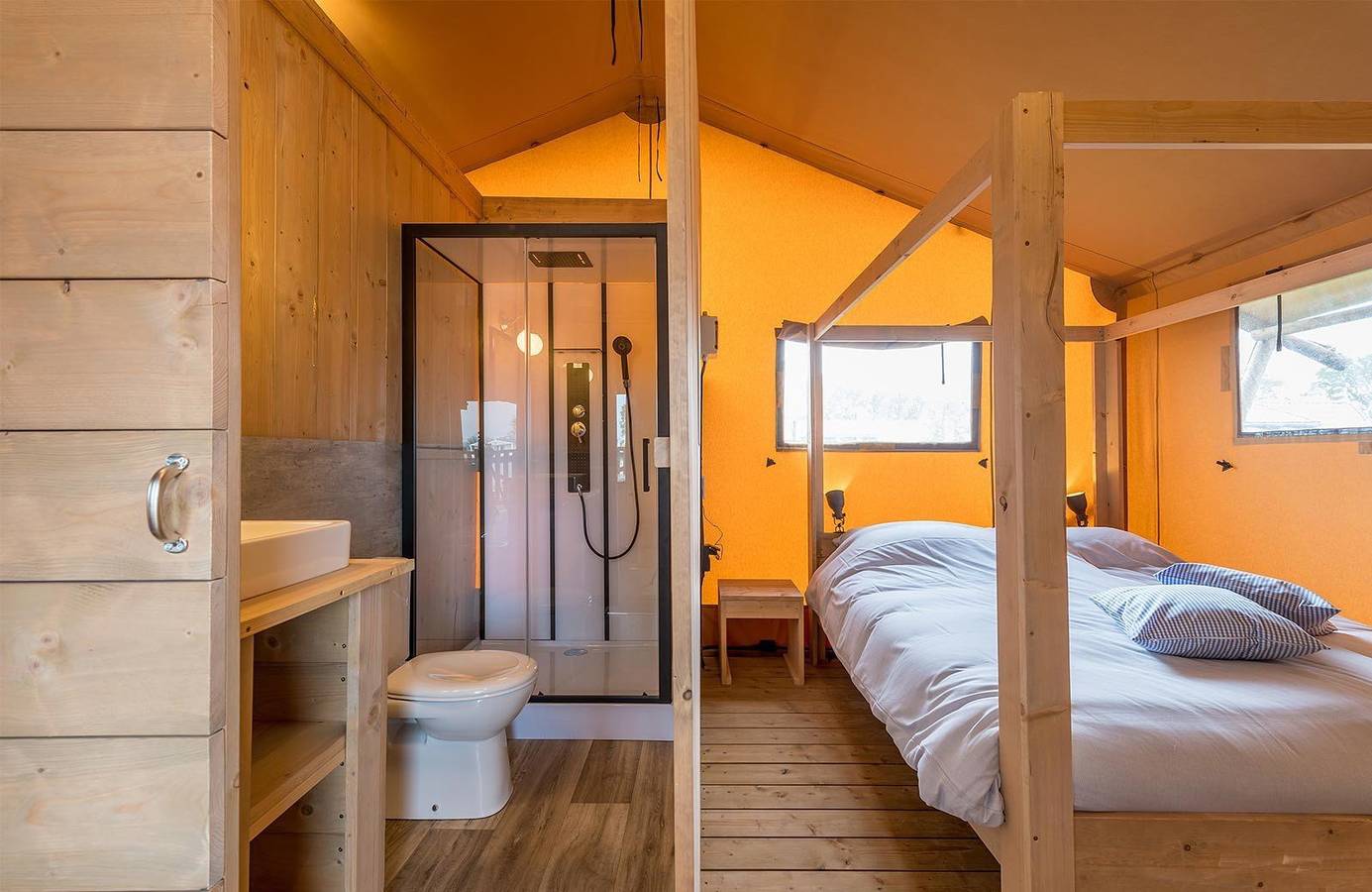Zelt für 4 Personen mit Balkon/Terrasse in Groene Hart