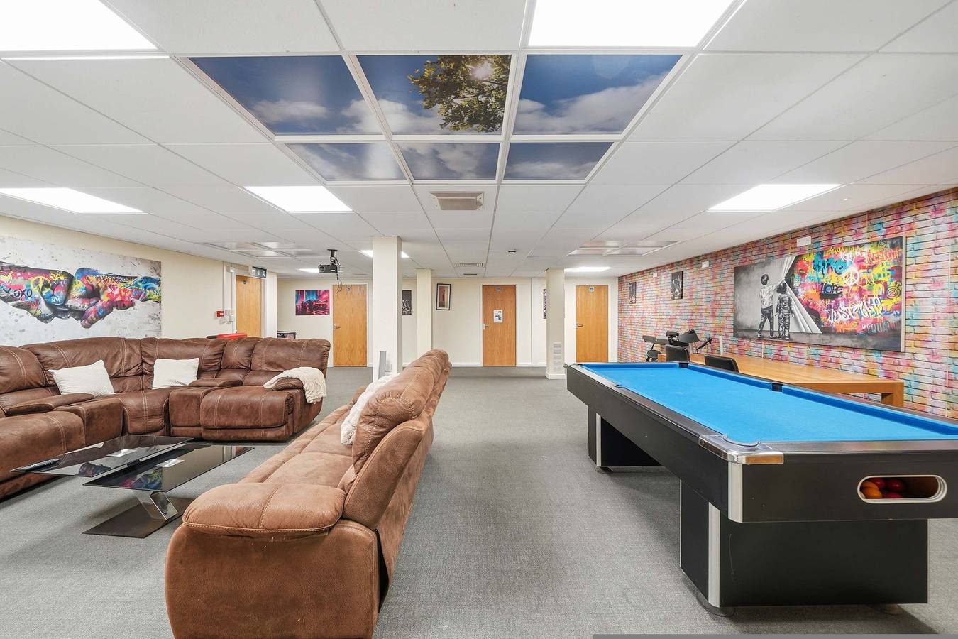 6-Bedroom Family Haven with Garden in Aylesbury in Aylesbury, Buckinghamshire