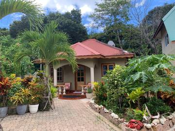 Gîte pour 7 personnes, avec jardin ainsi que terrasse et vue dans La Digue