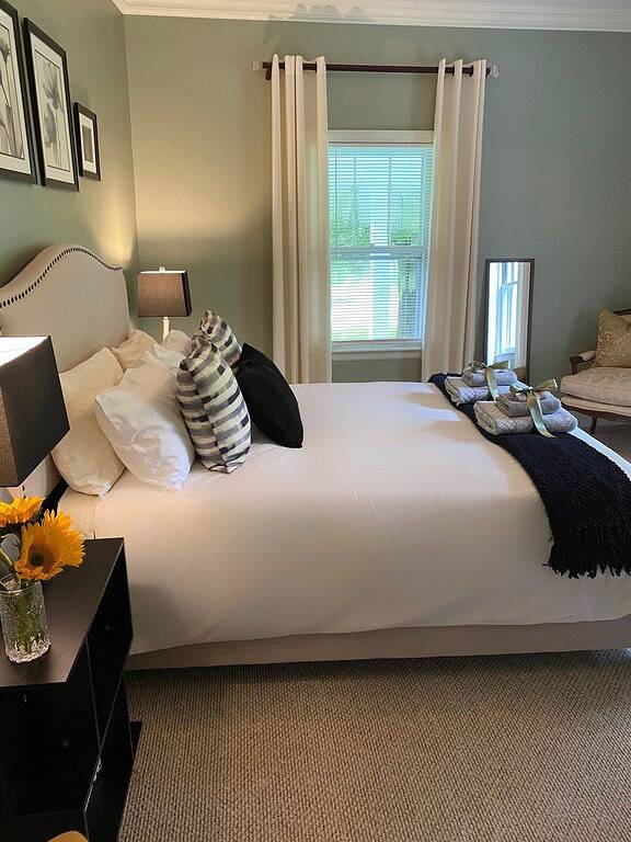 Escape to your cozy Mars Hill Cottage, near Asheville in Madison County (NC)