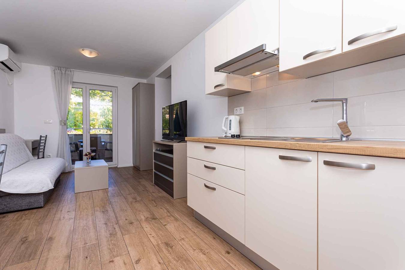 Apartamento vacacional entero, Apartamento vacacional con aire acondicionado y balcón in Baska, Krk (isla)