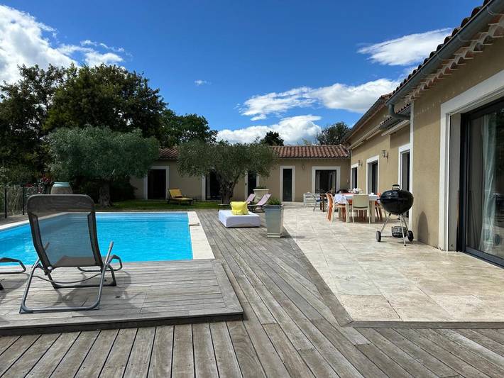 Location de vacances pour 8 personnes, avec jardin ainsi que terrasse et piscine à Vézénobres - 2