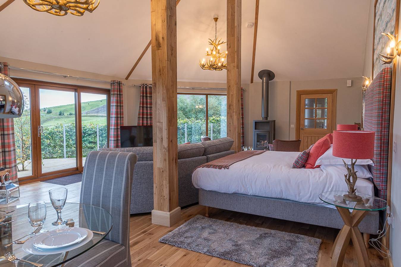 Baumhaus für 2 Personen mit Terrasse in Glenshee, Perthshire