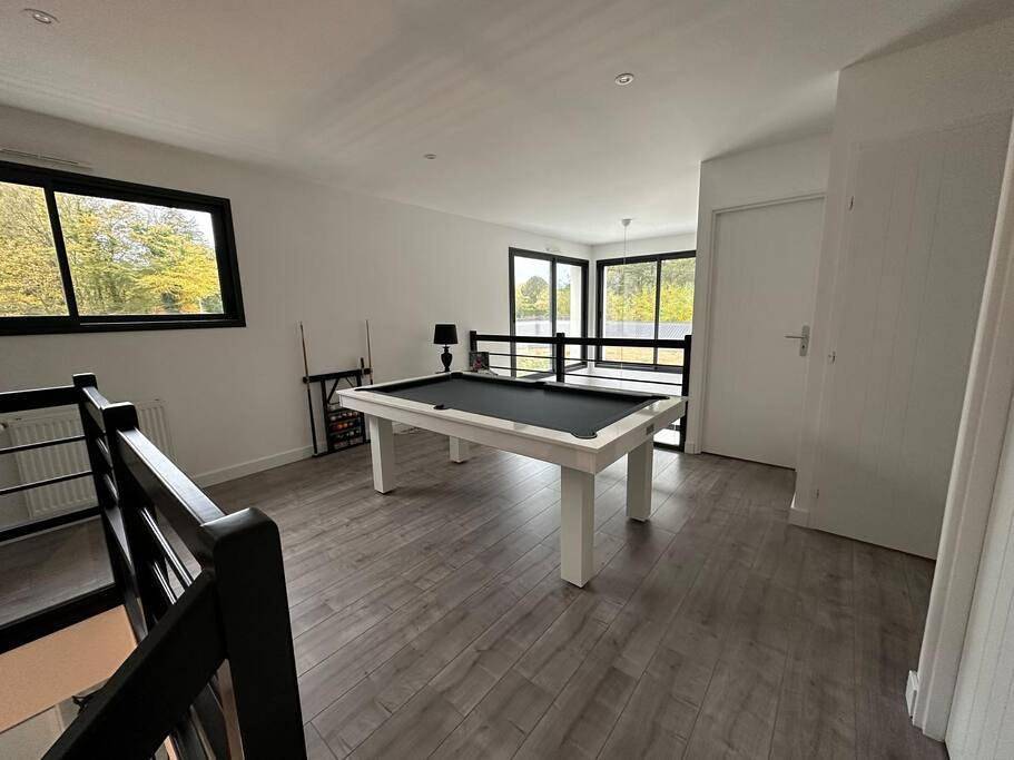 Villa avec piscine et spa proche circuit 24H Le Mans in Changé, Sarthe