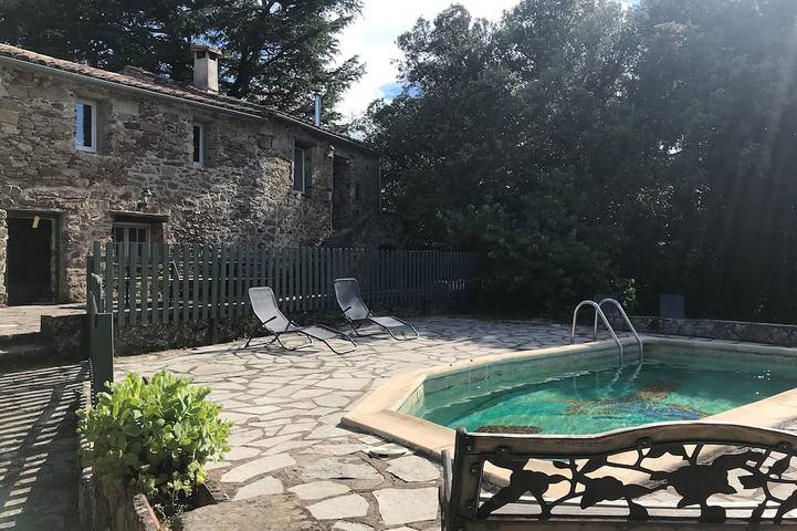 Gîte pour 20 personnes, avec Jardin et Piscine à Soumont