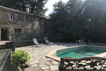 Gîte pour 20 personnes, avec piscine et jardin à Soumont