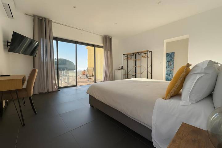 Hôtel pour 4 personnes, avec vue et jardin dans Office De Tourisme De La Croix Valmer - 2