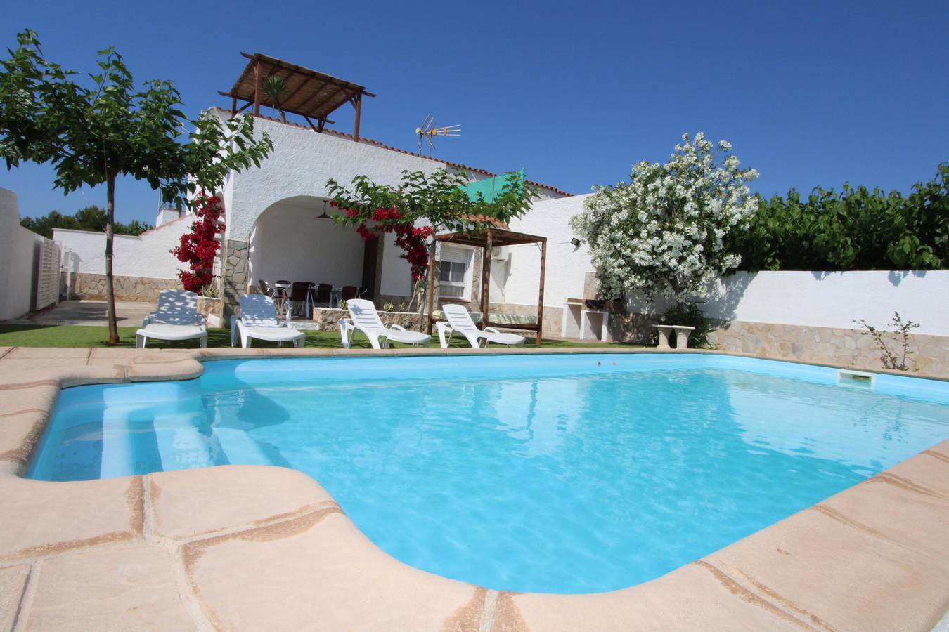 Casa Coll Verd,ideal para tus vacaciones cerca del mar, wifi gratuito, aire acondicionado opcional, piscina privada, se admiten mascotas, playa para perros in Riumar, Delta del Ebro