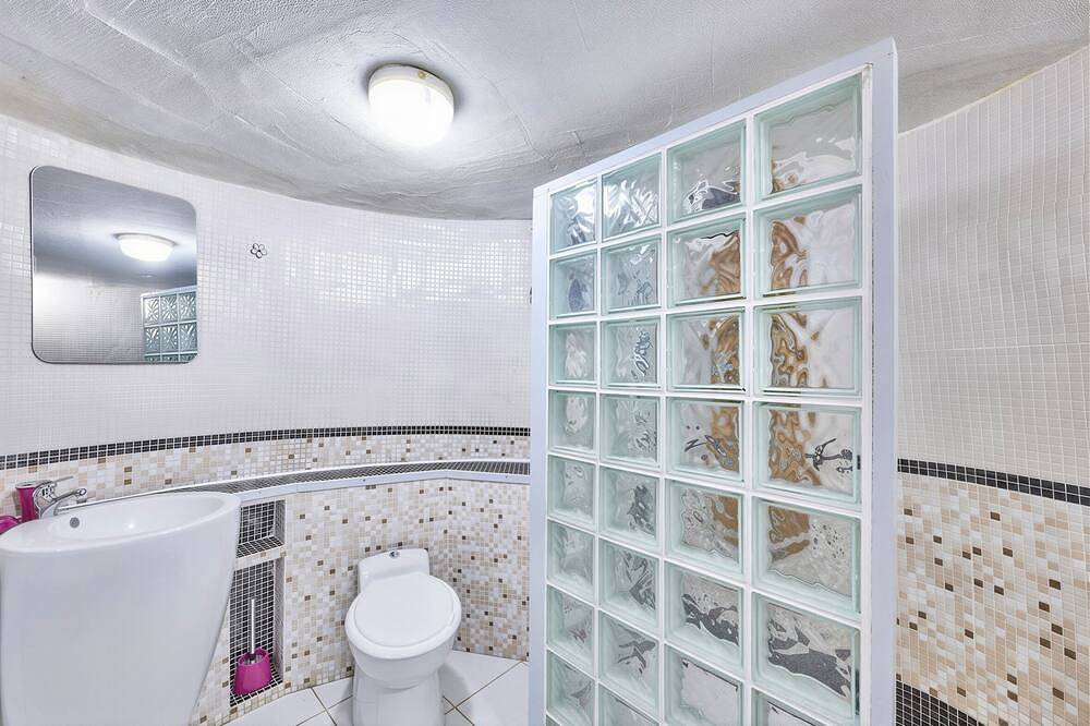Retraite romantique dans un moulin à vent du Xviiie siècle avec piscine, jacuzzi et vue panoramique in Coutures, Région de Langon