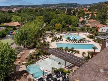 Mobil home pour 4 personnes, avec bassin pour enfant, animaux acceptés à Millau