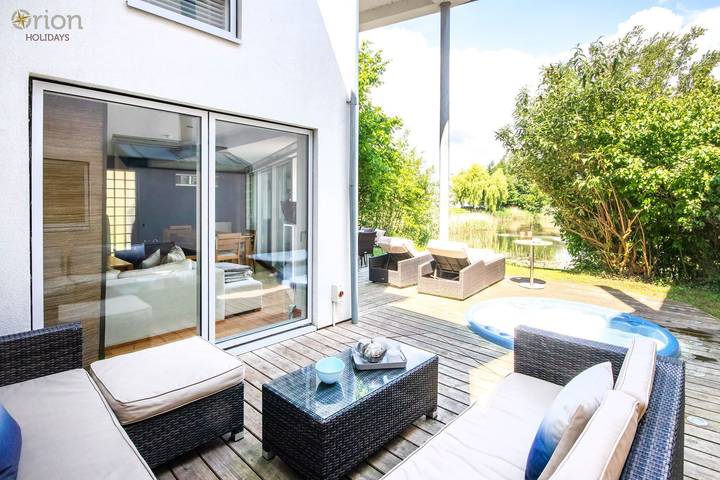 Cottage for 8 people, with balcony and hot tub in The Cotswolds