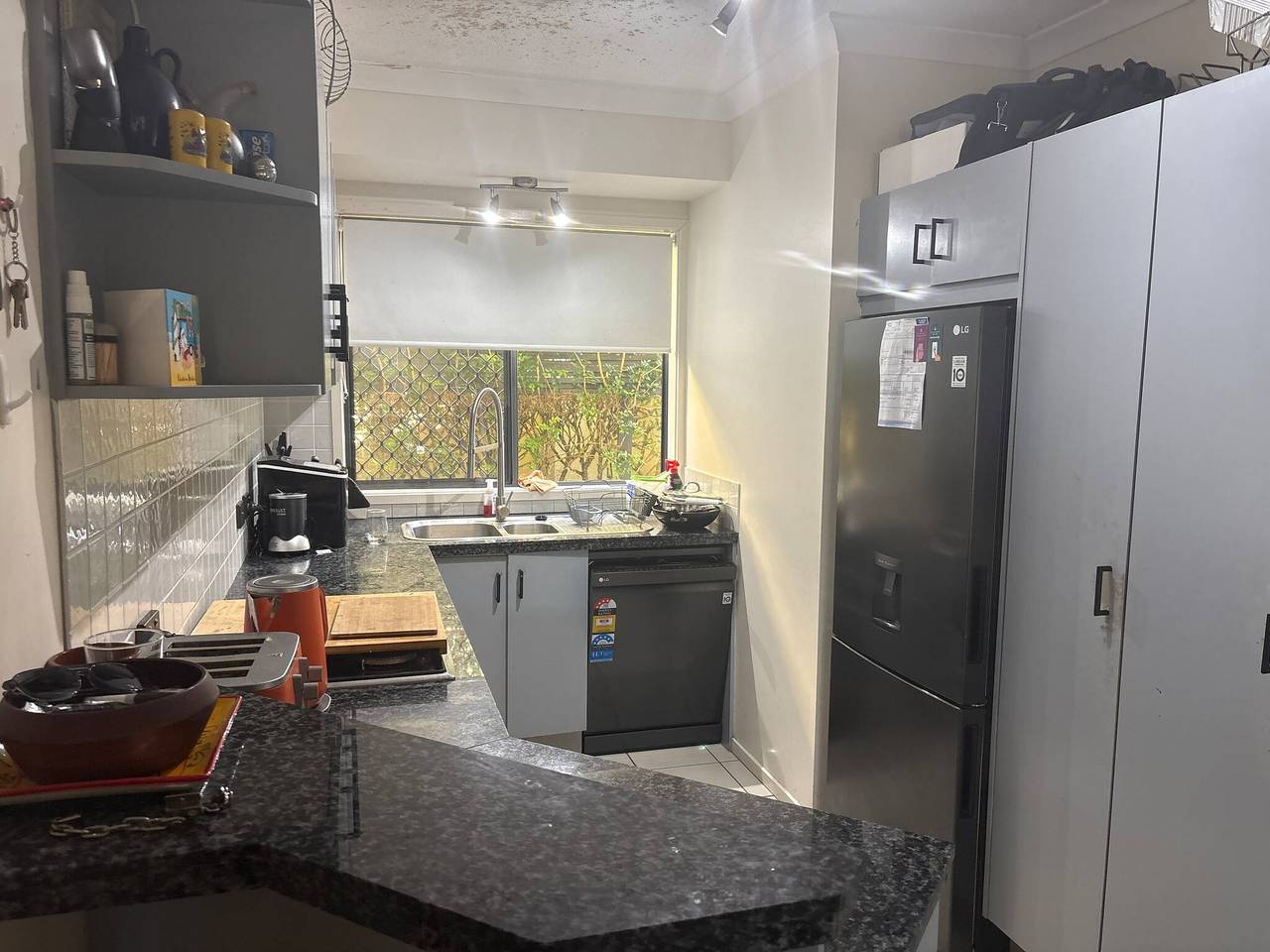 Ganze Wohnung, Großes Zimmer in einer geräumigen und komfortablen Innenstadtwohnung in Brisbane, Queensland