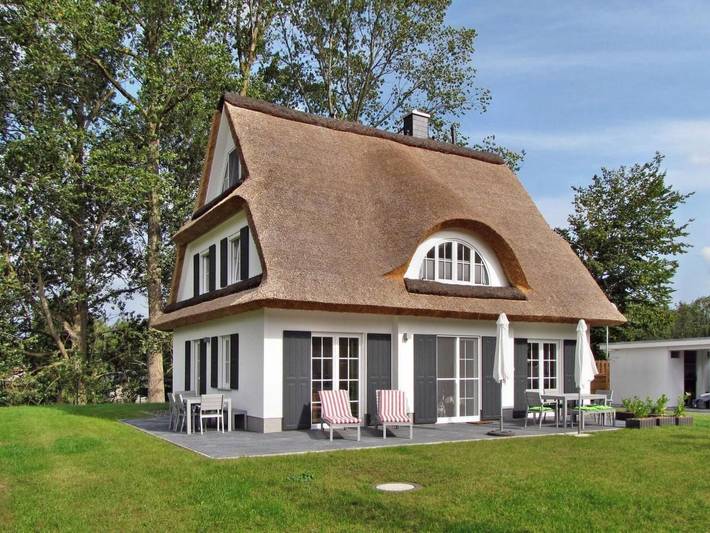 Luxus-Ferienhaus für 10 Personen, mit Terrasse und Garten sowie Sauna in Glowe