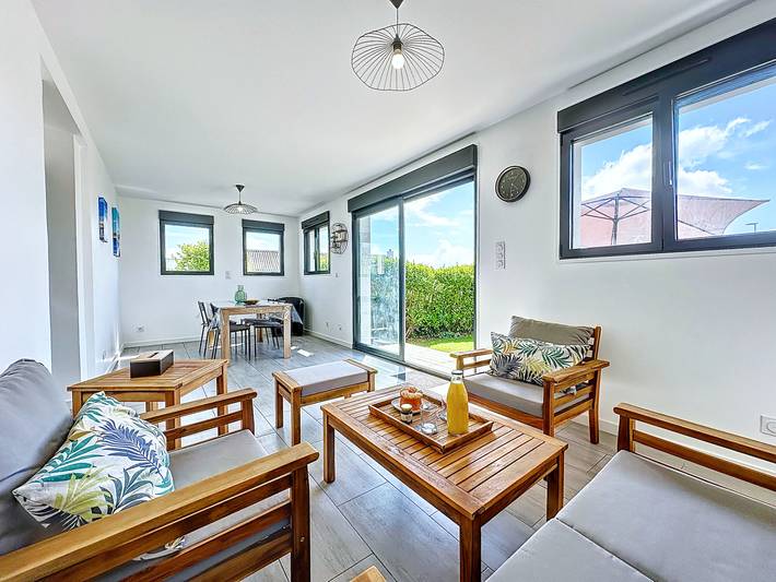 Location de vacances pour 4 personnes, avec terrasse et jardin à Landunvez