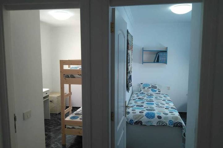 Appartement entier, Appartement spacieux et lumineux avec 3 chambres à coucher, salon avec cuisine / salle à manger et 1 salle de bain. in Arinaga, Agüimes