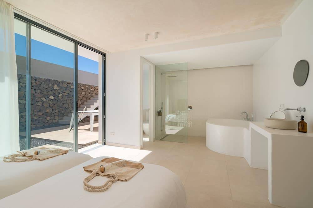 Areté. Casa Fuego, con increíble terraza y vistas panorámicas al mar. in Tías, Lanzarote