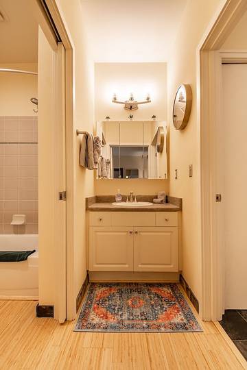 Vacation Apartment for 6 Guests in Belltown, Seattle, Picture 1