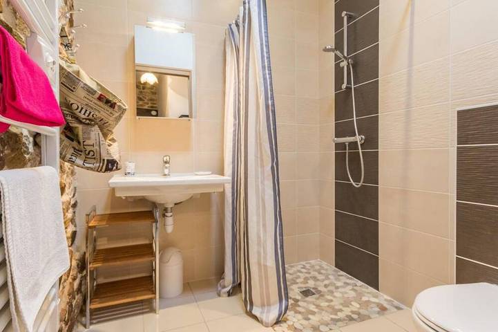 Gîte pour 4 personnes, avec jardin et jacuzzi à Port-Saint-Père - 3