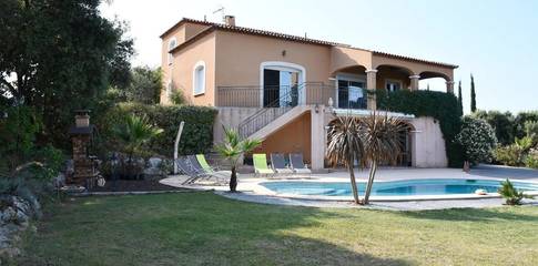Gîte pour 8 personnes, avec jardin et piscine ainsi que bassin pour enfant et vue, adapté aux familles à Saint-Gély-du-Fesc