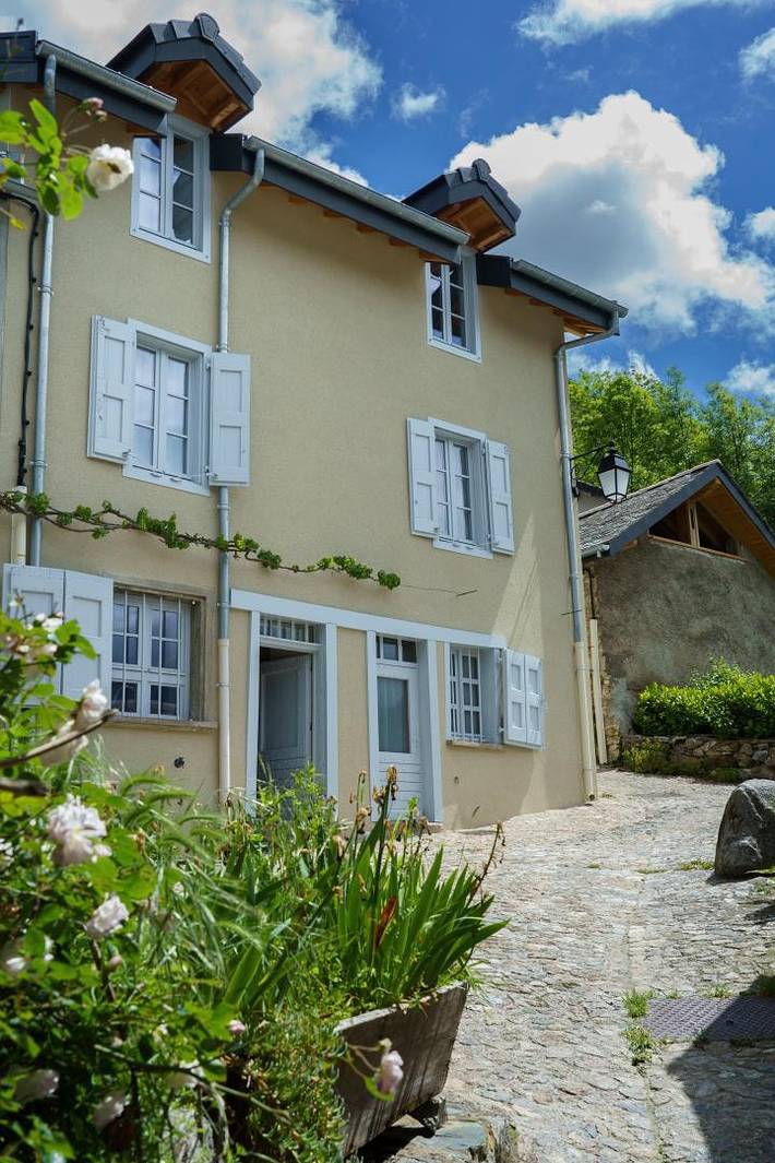 Gîte pour 8 personnes, avec terrasse et jardin