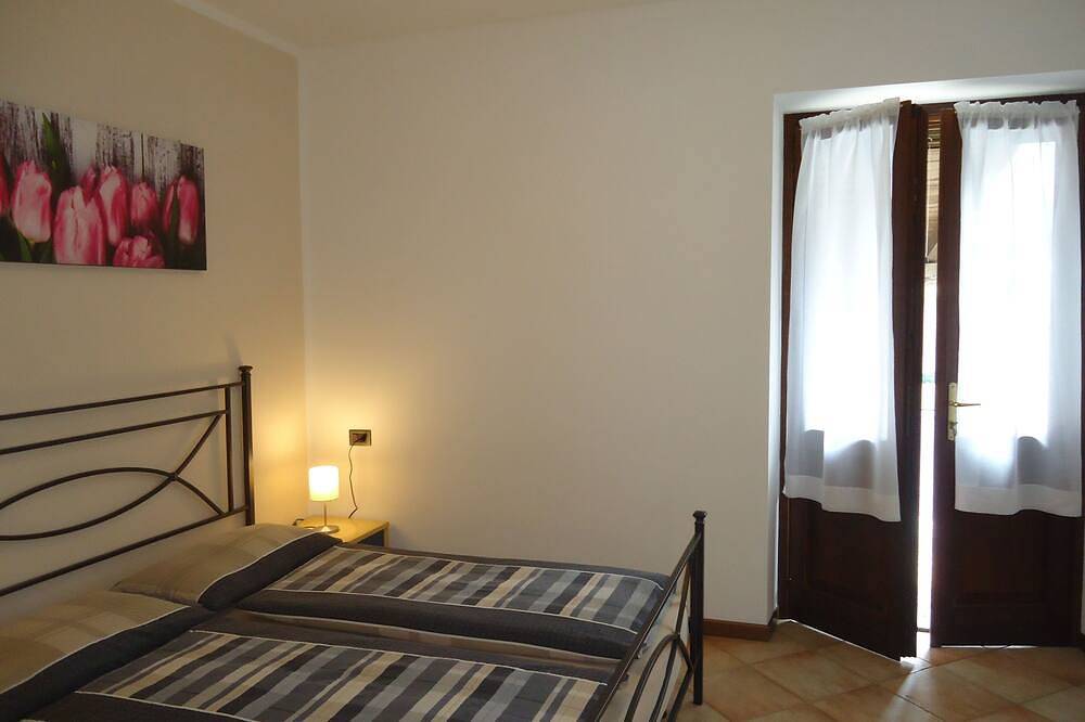 Geheel appartement, Voor 3-4 personen, slechts 200m van het meer / strand, met tuin, grill in Idro, Garda Bergen