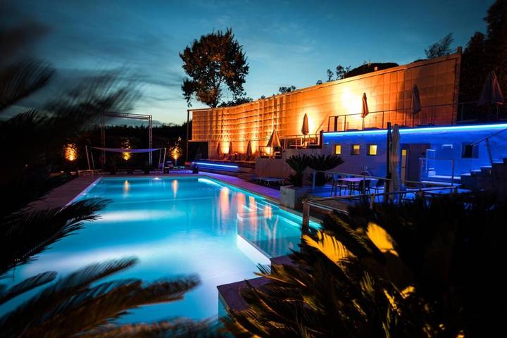 Hotel für 2 Personen, mit Terrasse und Whirlpool sowie Pool