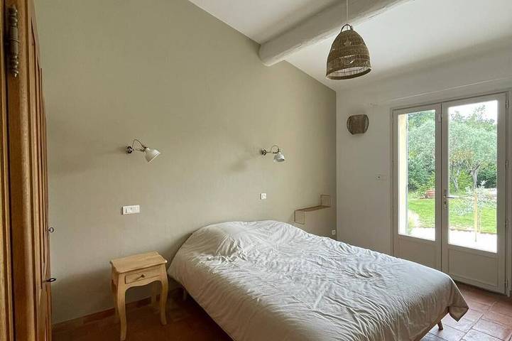 Location de vacances pour 8 personnes, avec jardin et terrasse à Ansouis - 2