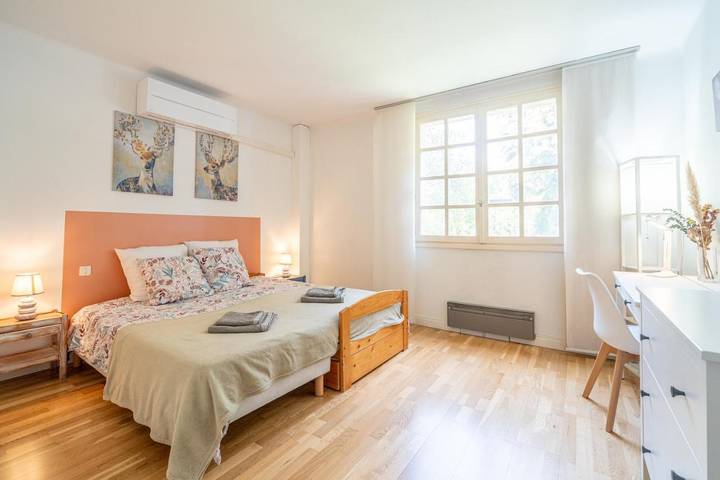 Location de vacances pour 2 personnes, avec piscine et jardin à Châteauneuf-le-Rouge - 4