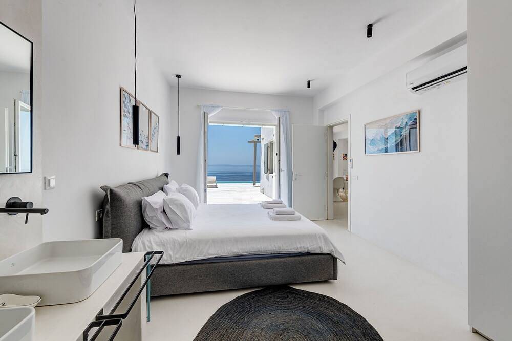 Villa Lilak - Luxury in Syros with stunning Aegean Sea view and private pool in Syros