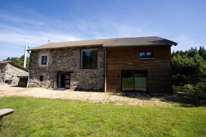 Location de vacances pour 14 personnes, avec vue et terrasse à Yssingeaux - 2