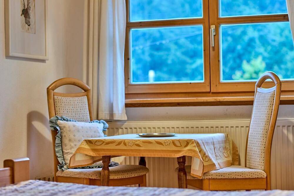 Ganze Wohnung, Gemütliche Ferienwohnung in ruhiger Waldrandlage mit eigenem Balkon in Zwiesel, Ostbayern