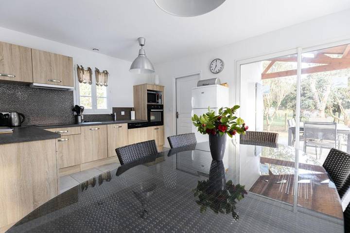 Location de vacances pour 7 personnes, avec Terrasse ainsi que Jardin et Vue dans Vert Bois - 4