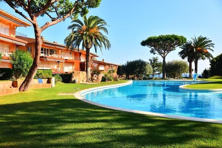 Apartamento de vacaciones para 4 personas, con piscina además de jardín y vistas - 1