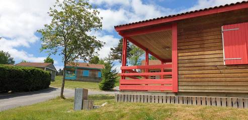 Maison de campagne pour 6 personnes, avec bassin pour enfant et piscine ainsi que jardin et terrasse à Blavignac