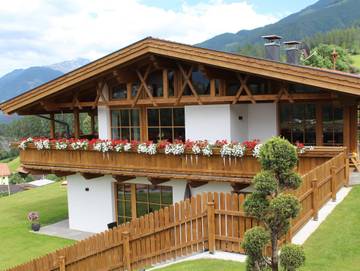 Ferienwohnung für 4 Personen, mit Garten und Terrasse, kinderfreundlich in Arzl im Pitztal