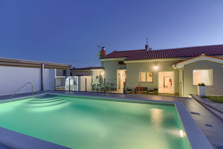 Villa für 6 Personen, mit Terrasse und Pool in Pula - 4