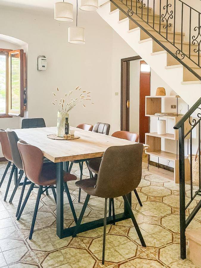 Gîte pour 8 personnes, avec terrasse et vue, adapté aux familles à Mòdolo - 2