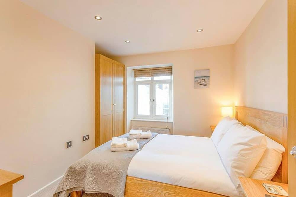 Anzac is a spacious four-bedroom holiday home in Brixham in Brixham, Torbay