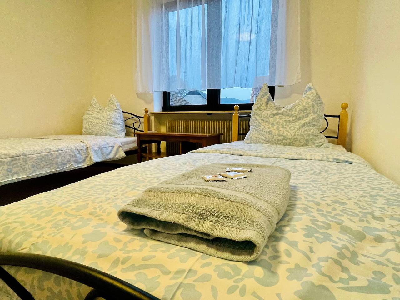 Ganze Wohnung, Apartment „Alexa“ mit gemeinsamer Terrasse und Wlan in Eußenheim, Maindreieck