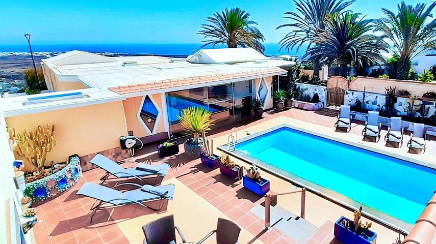 Chalet para 8 personas, con vistas además de piscina y jardín, Familias con niños - 1