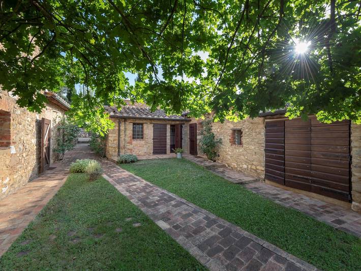 Gîte pour 4 personnes, avec piscine et jardin